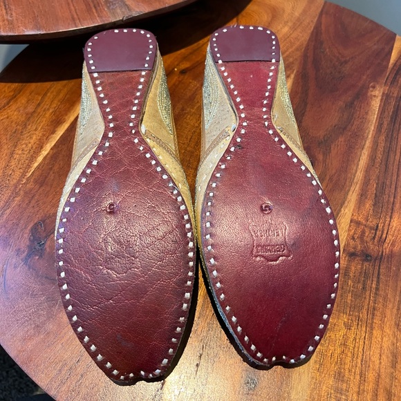 Indian Embroidered Jutti - Picture 2 of 3